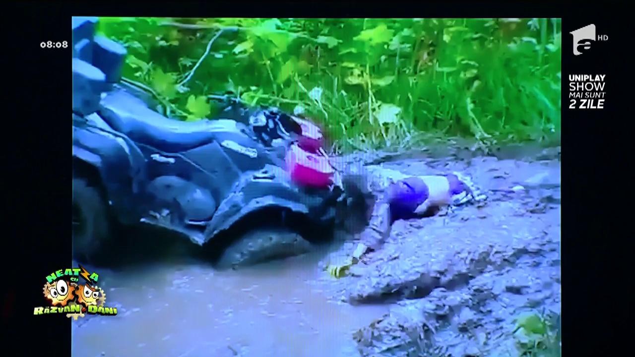 Smiley news: Ce aterizare, ce lecție! Cu ATV-ul prin nămol