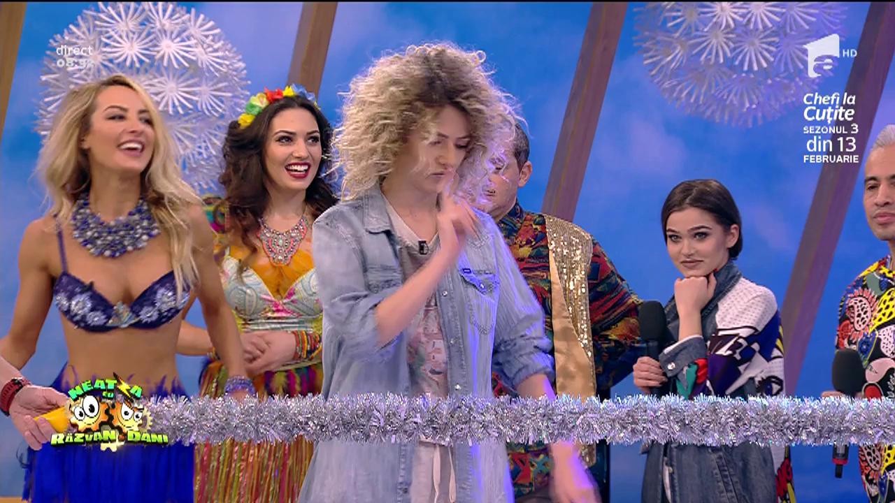 Carnaval la &bdquo;Neatza cu Răzvan și Dani"! Lidia Buble, unduiri pe ritmurile "Limbo dance"