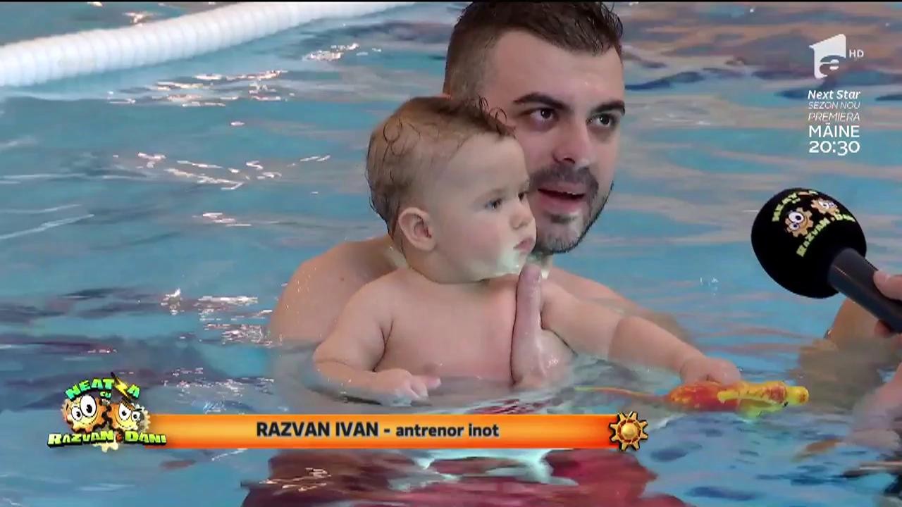 Tot mai mulţi părinţi &icirc;şi duc copiii la bazin