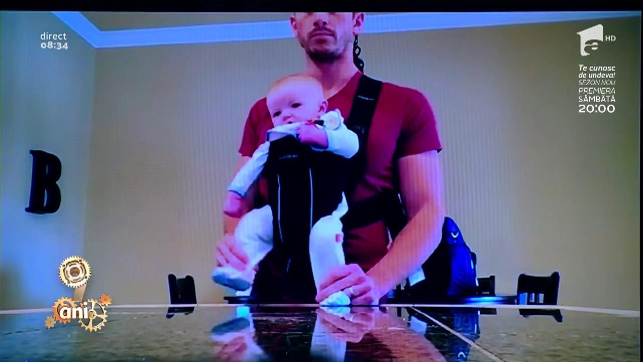 Smiley News: Bebeluşul care danseaza pe muzica lui Michael Jackson