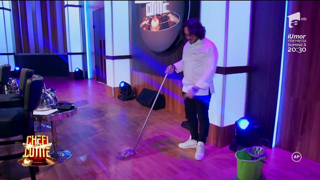 Cine pierde la poker va spăla cu mopul tot platoul. Chef Florin Dumitrescu este ghinionistul jocului