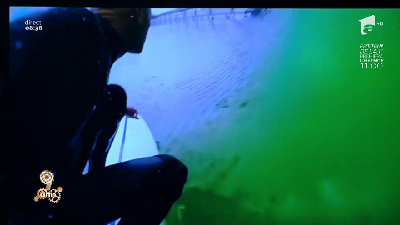 Smiley News: Filmarea uimitoare a unui surfer aflat &icirc;n interiorul unui val