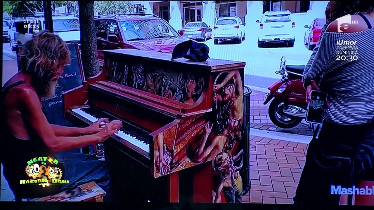 Smiley News: Atunci când viața ne dă o lecție Un pianist fără casă, spectacol în stradă
