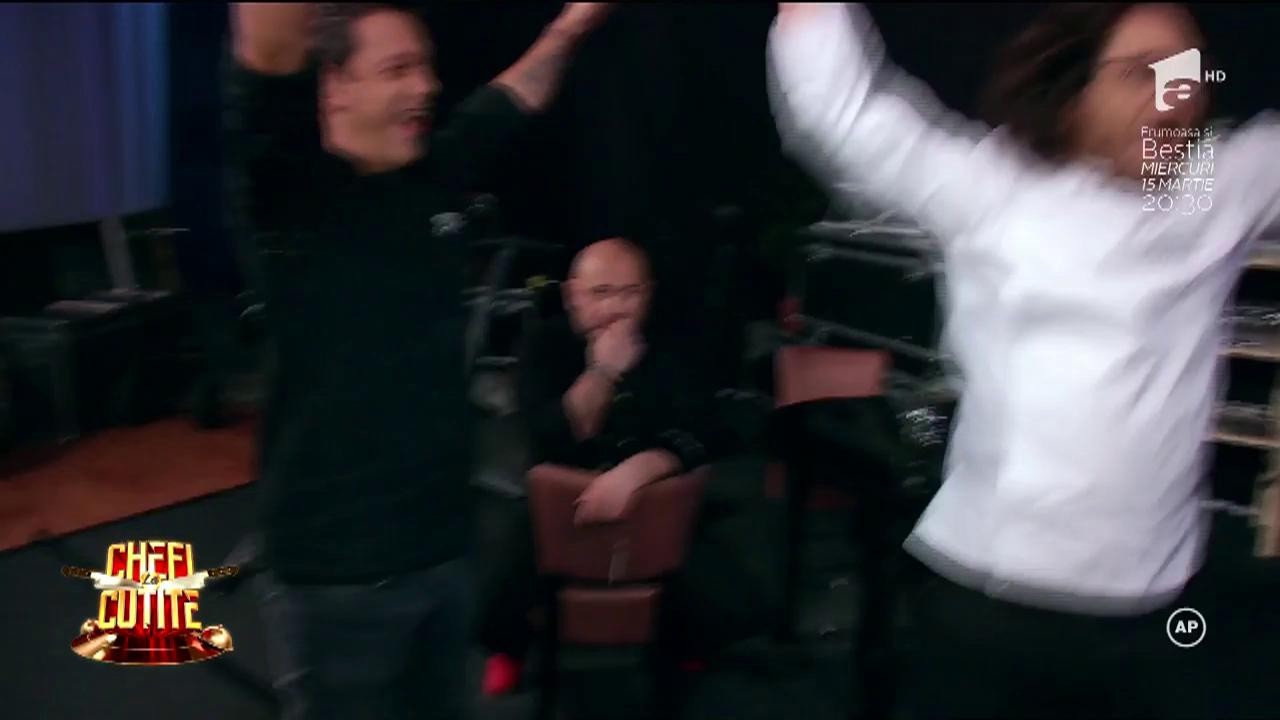 Karaoke &icirc;n culisele emisiunii Chefi la cuțite "Am pus ceva &icirc;n ouăle alea?"