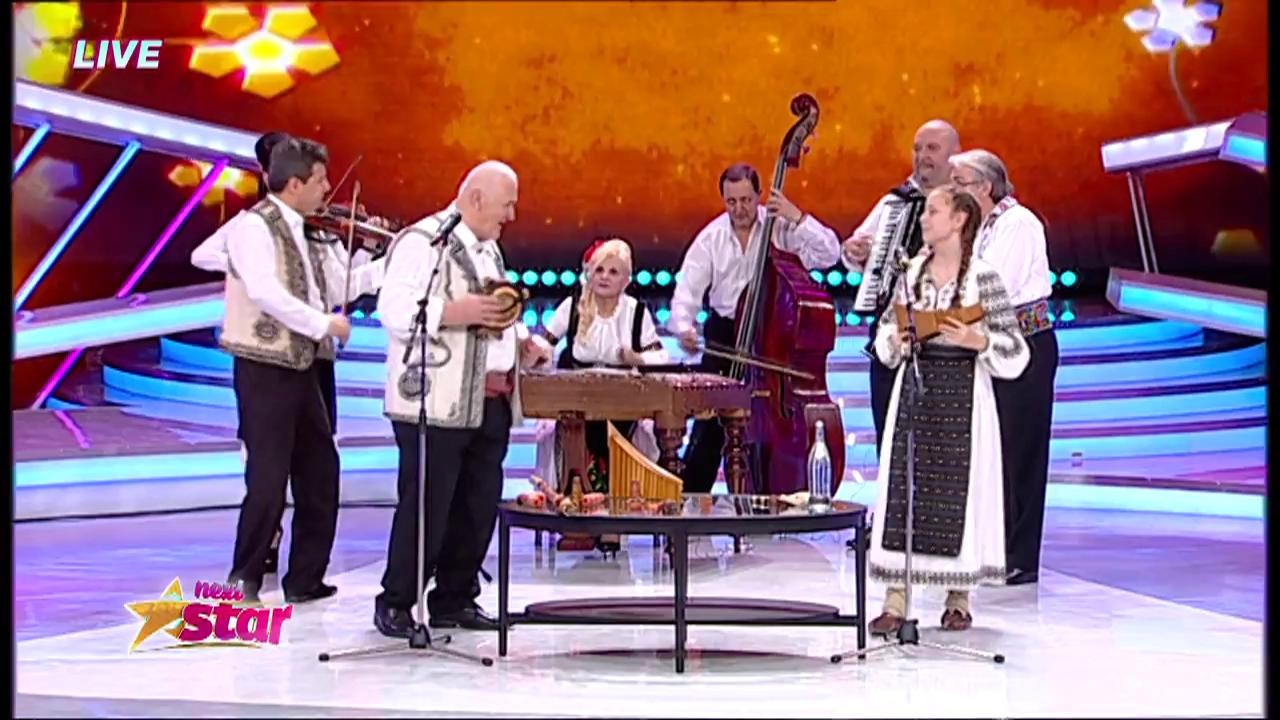 Petronela Bîrsilă, din Tărgi Jiu, cântă la nouă instrumente