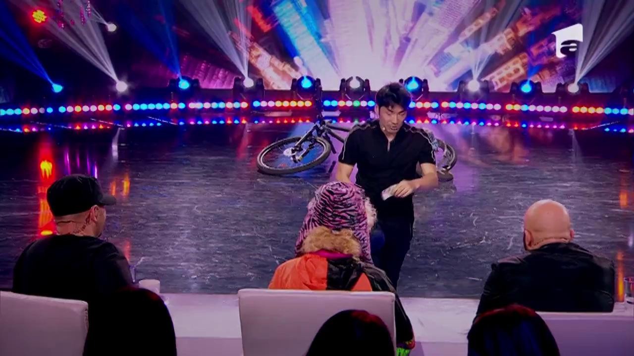 Keiichi Iwasaki, din Japonia, număr de magie ieșit din comun! Juriul și publicul, muți de uimire