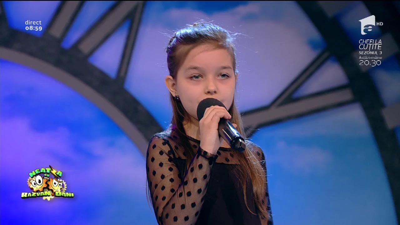 Apariție adorabilă la "Neatza"! O fetiță în vârstă de 10 ani, dedicație muzicală pentru cea care i-a dat viață: "Mami, tu eşti cea mai frumoasă!"