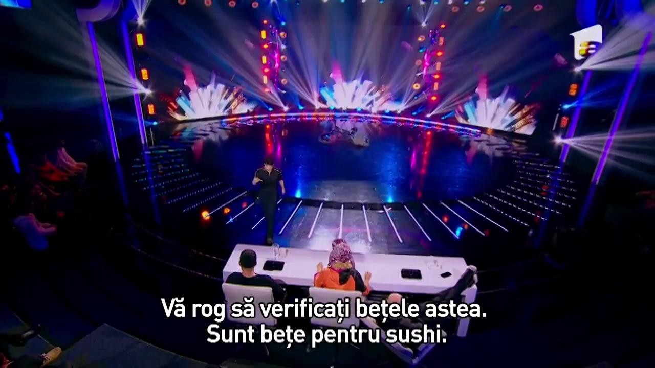 Keiichi Iwasaki, magicianul-fenomen, &icirc;şi bagă un creion &icirc;n ureche şi-l scoate pe nas!