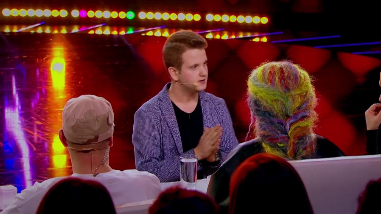 Flavian Glonţ a rezolvat un cub Rubik &icirc;n mai puţin de un minut!