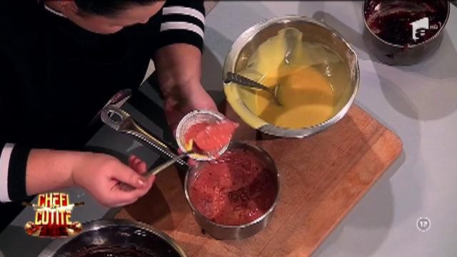 &Icirc;n genunchi &icirc;n fața cheflor! Cristina a primit cel mai frumos cadou