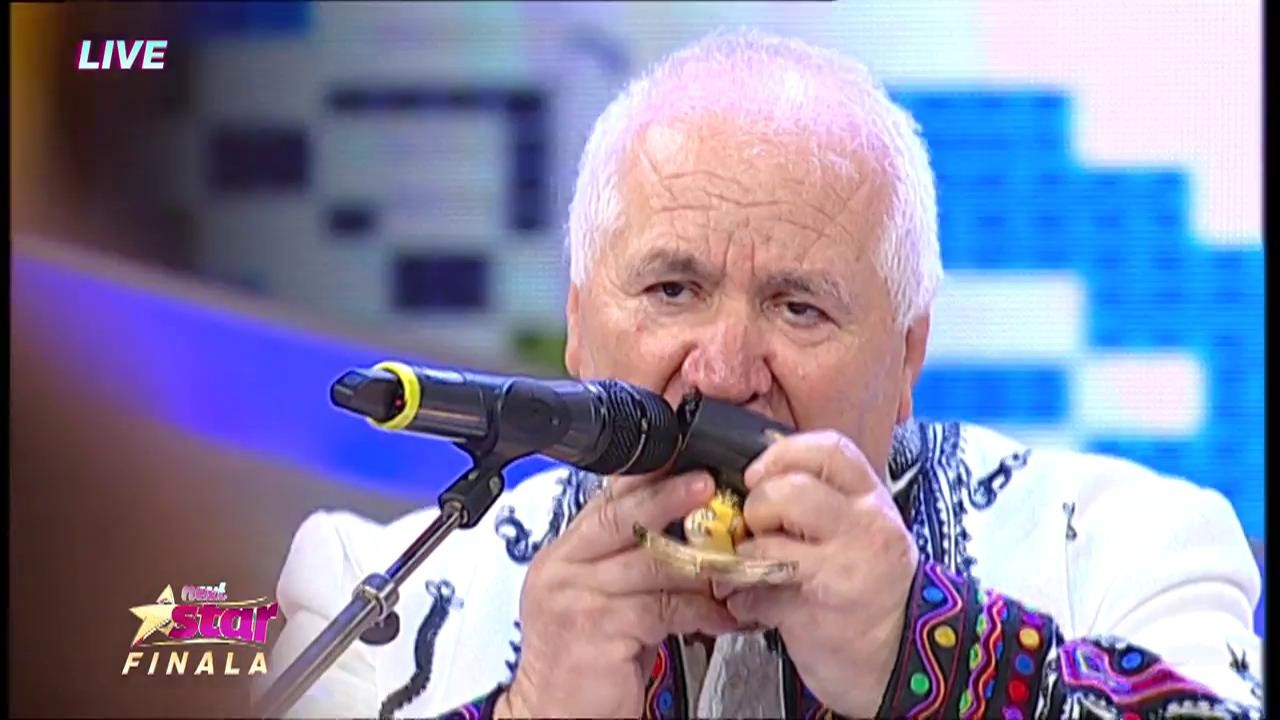 Maestrul Ștefan Popescu, profesorul Petronelei Bârsilă, cântă la Golden Star și mici