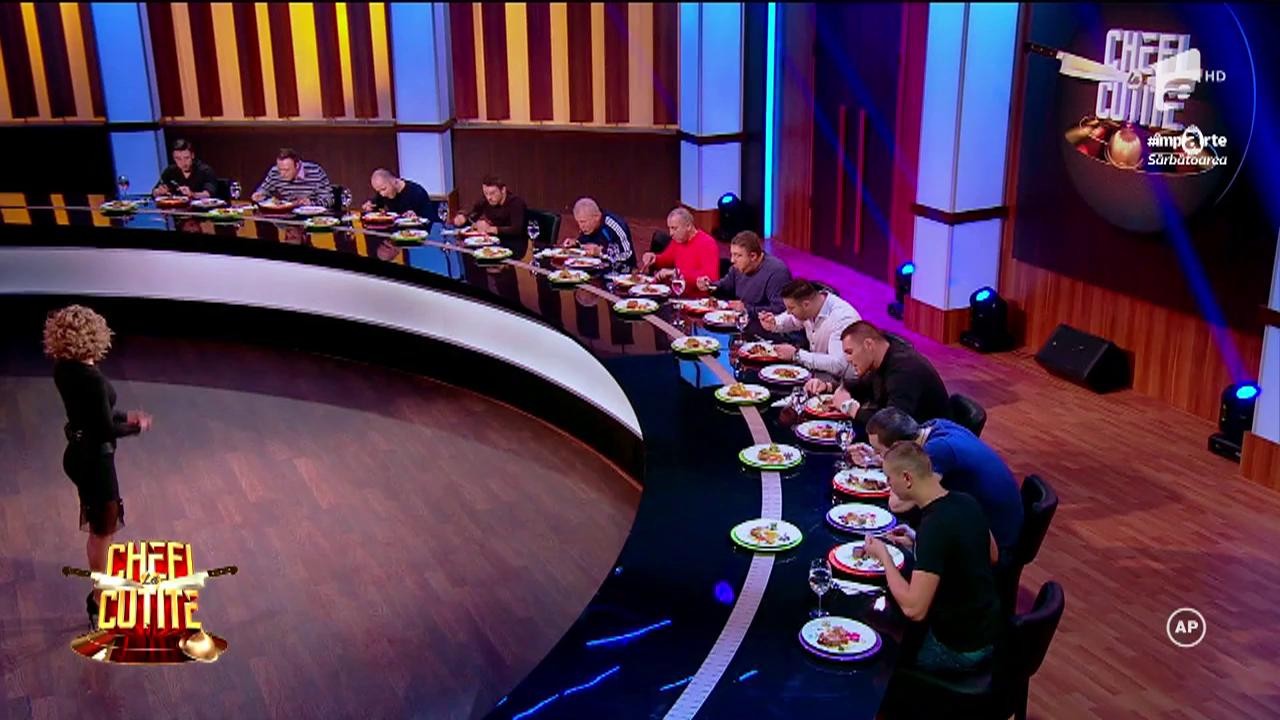 La asta nimeni nu se aștepta! Scărlătescu s-a &icirc;nclinat &icirc;n fața lui: &rdquo;Farfuria aia e demențială! Eu i-aș da 10 puncte cu 30 de m&acirc;ini dacă aș putea!&rdquo;