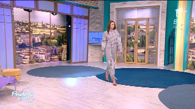 Decolteuri generoase &icirc;n cea nouă colecţie spring-summer de podium!