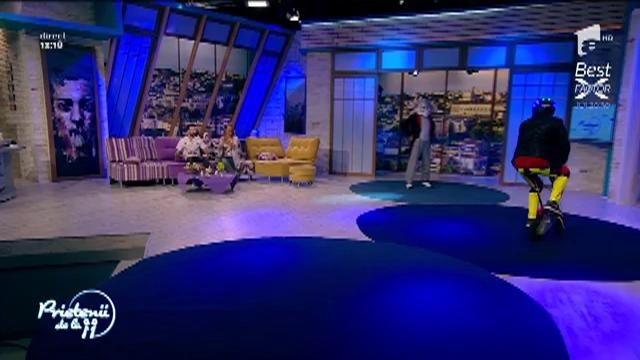 Moment magic la Prietenii de la 11! Florin Ristei și Diana Munteanu sunt transformați &icirc;n copii de cinci ani