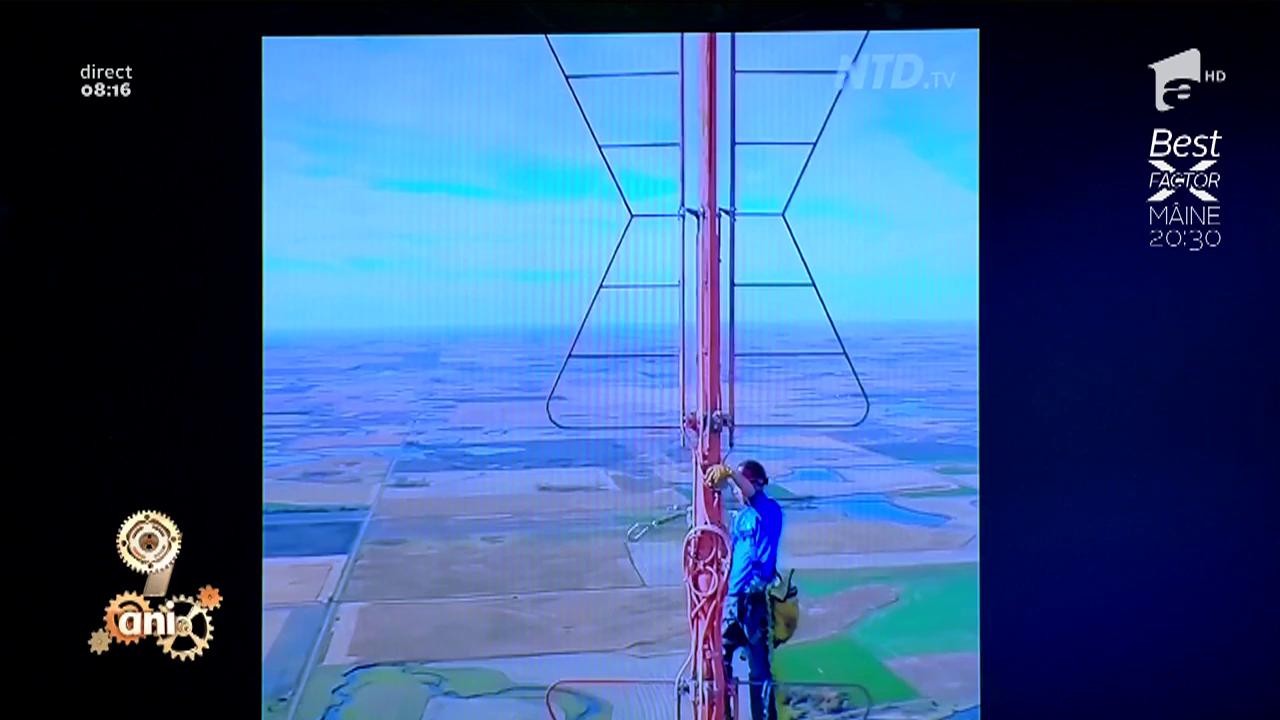 Smiley News: Cum se schimă becul la 457 de metri!