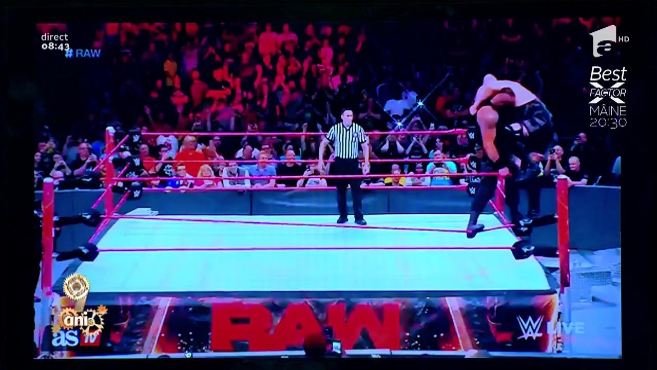 Smiley News: Rig distrus &icirc;n timpul unui meci. Albitrul a căzut și nu s-a mai ridicat!