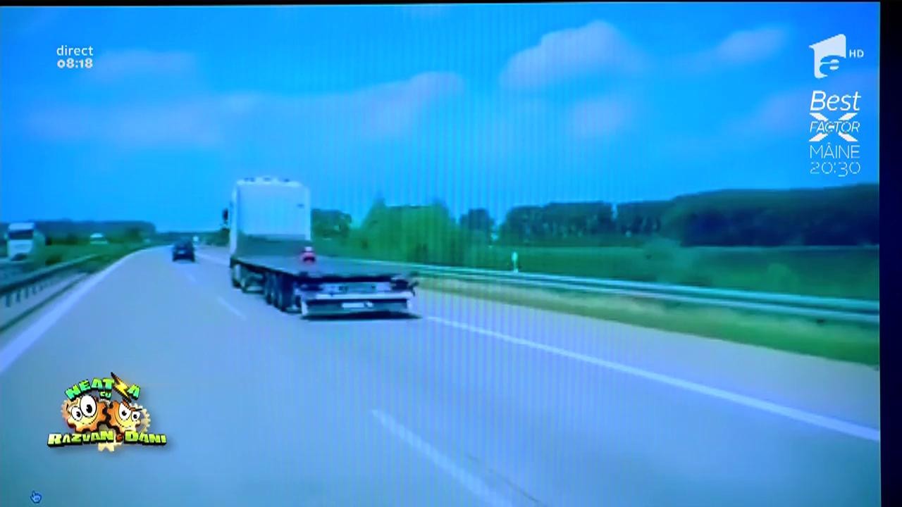 Smiley News: Transport de tot r&acirc;sul! Un șofer cu imaginație bogată gonește pe autostradă