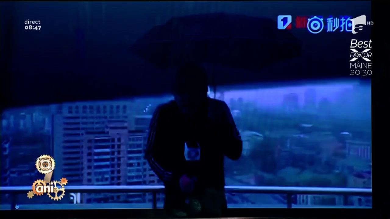 Smiley News: Un prezentator de meteo chinez a fost lovit, &icirc;n direct, de un fulger
