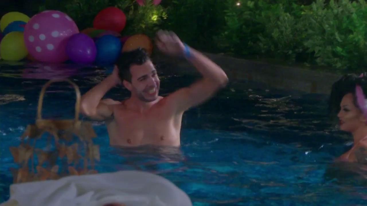 Robert, atras de ispita care seamă izbitor cu Rihanna: &rdquo;Băi băiatule, ești beat rău! Sau te-a zăpăcit fata aia?&rdquo;