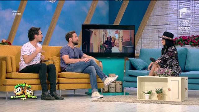 Buzele taleee, două petaleee! Răzvan și Dani, criză de râs, în timpul unui interviu cu artista Lissa: "Nu e ok? Să mă acopăr?". Dani: "Așa, pe stomacul gol, nu știu