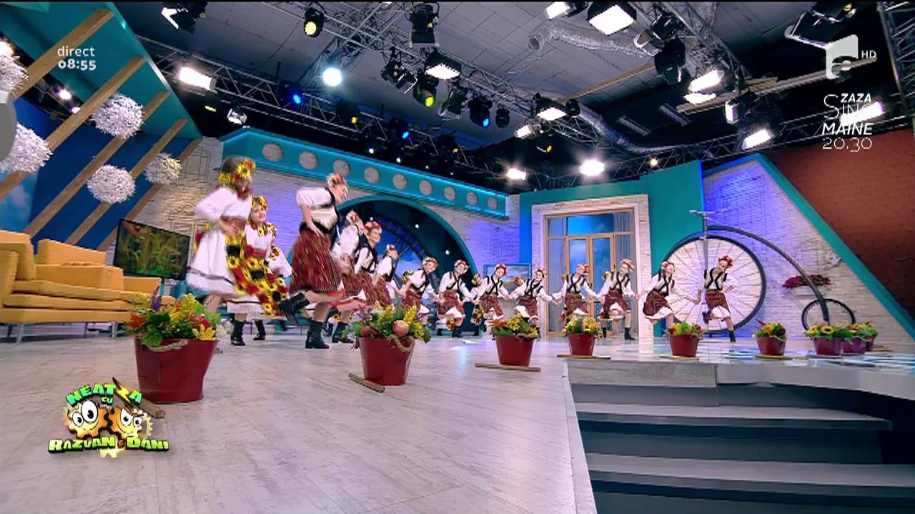 Grupul Dinamic de la Palatul Copiilor, dans popular  &icirc;n platoul de la Neatza