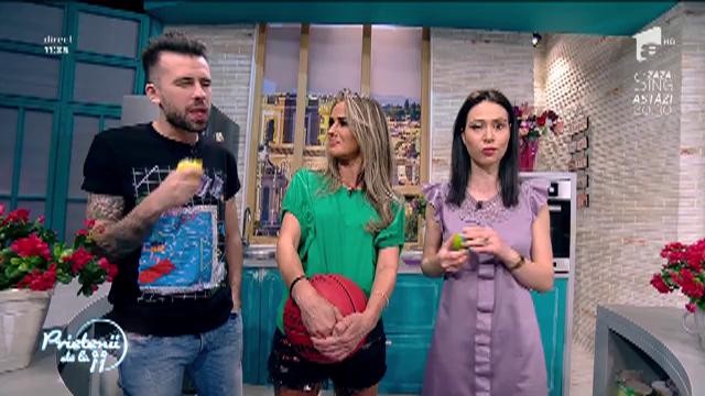 Andreea Moldovan găteşte "Crumble cu cireşe"