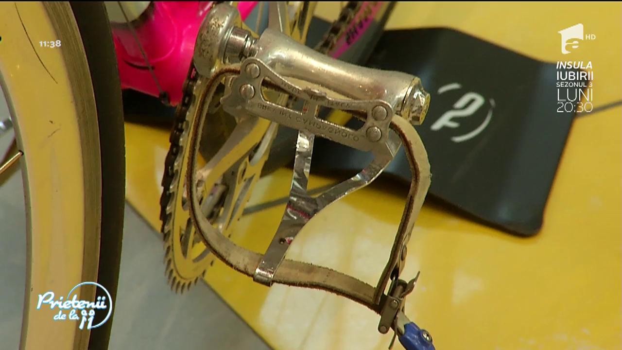 Bicicletele vintage, principala atracție dintr-un centrul comercial din București