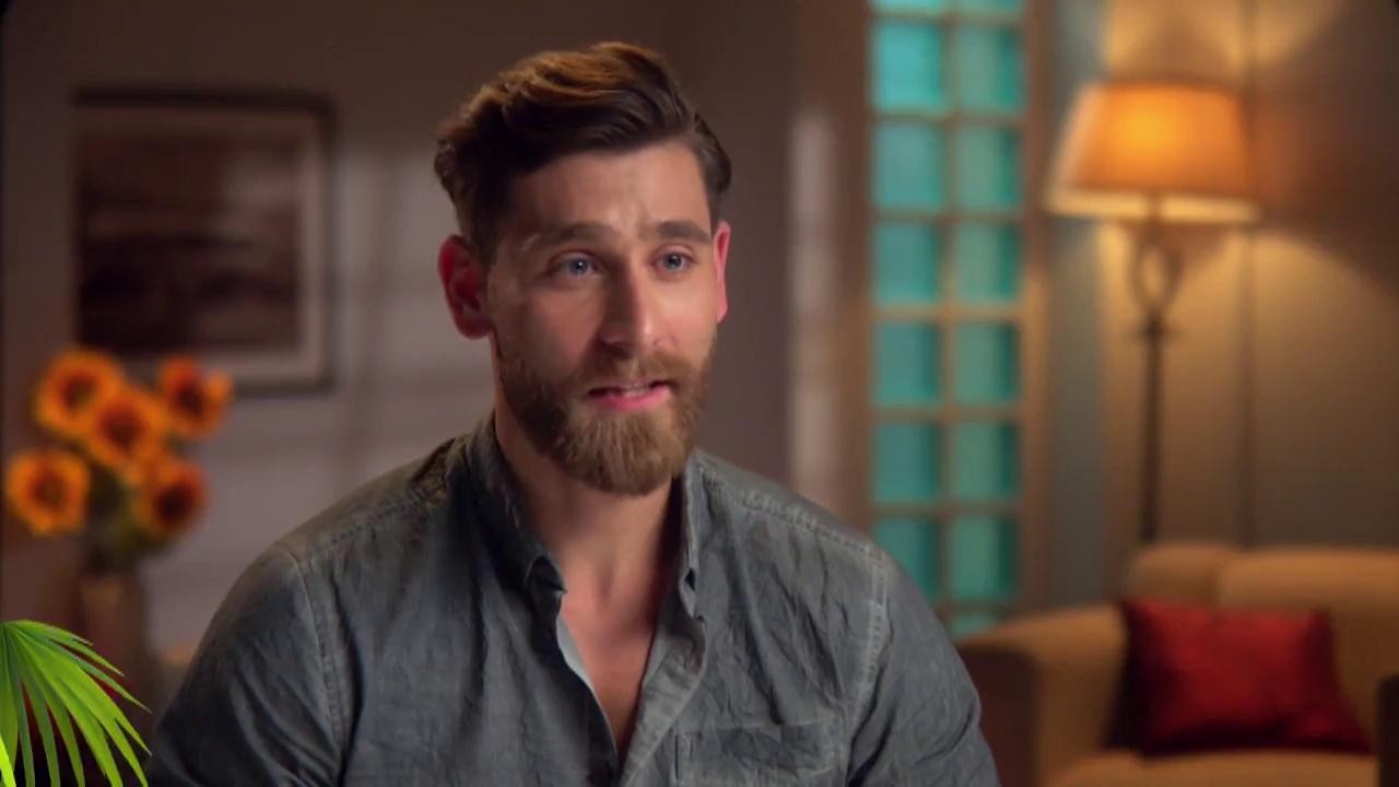 Dee Dee vrea ca Robert să stea doar &icirc;n compania ei, dar ochii ispitei sunt &icirc;ndreptați către Maria