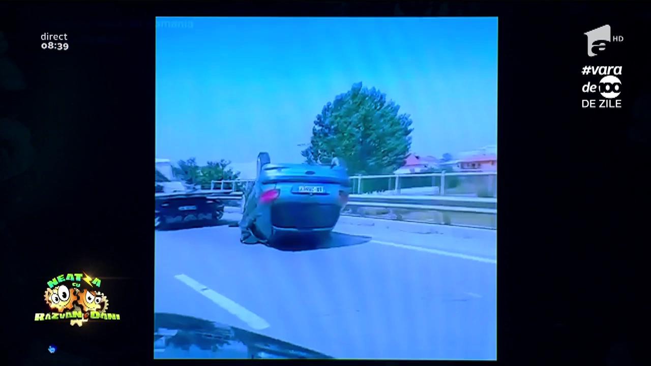 Smiley News: Mașina se mișcă cu viteză, nu și roțile. Automobil &rdquo;tractat&rdquo; pe autostradă cu roțile &icirc;n sus!
