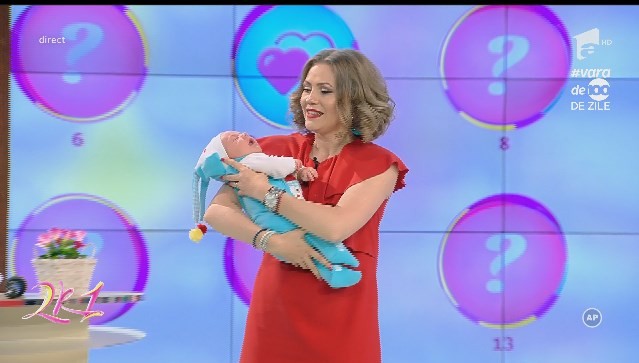 Mirela Vaida, cu bebelușul la TV: ”S-a trezit?! Are doar două luni. Puiul mami”