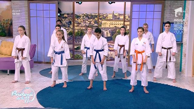 Demonstrație de karate în platoul de la Prietenii de la 11! Uitați-vă bine la ei: sunt juniorii lotului național