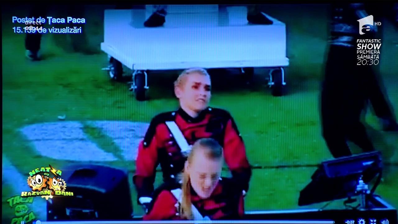 Smiley News: O t&acirc;nără face spectacol la clape &icirc;n pauza unui meci de fotbal american