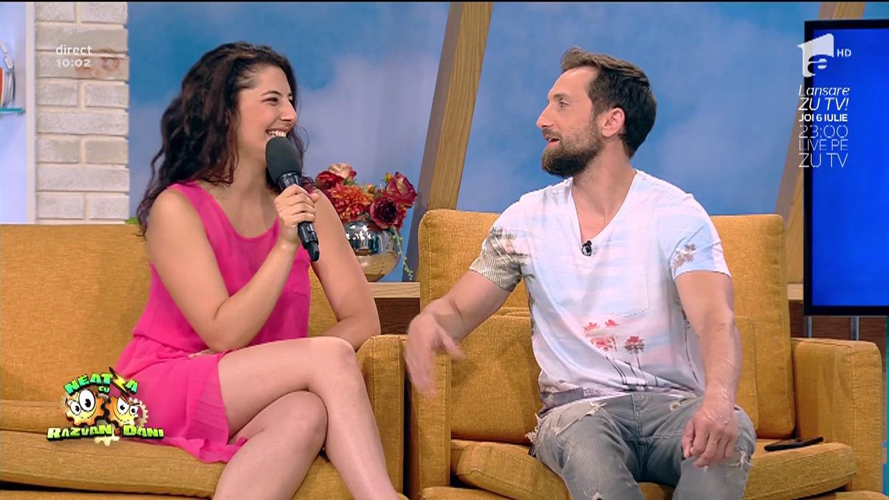 Alexandra, concurentă la „Regina Verii”, a flirtat cu Dani Oțil chiar în timpul emisiunii, în văzul tuturor! Ce răspuns a primit tânăra