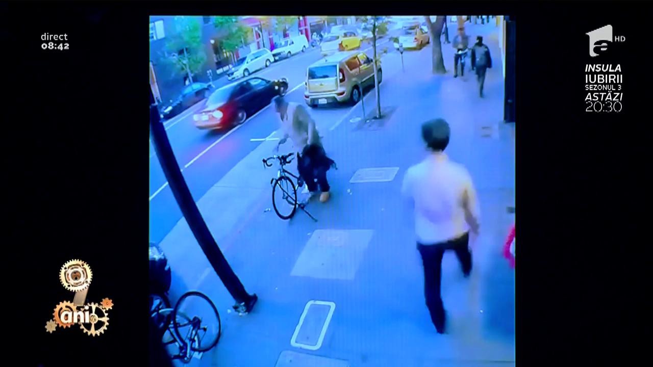Smiley News: Cum să furi o bicicletă cu flexul &icirc;n plină stradă