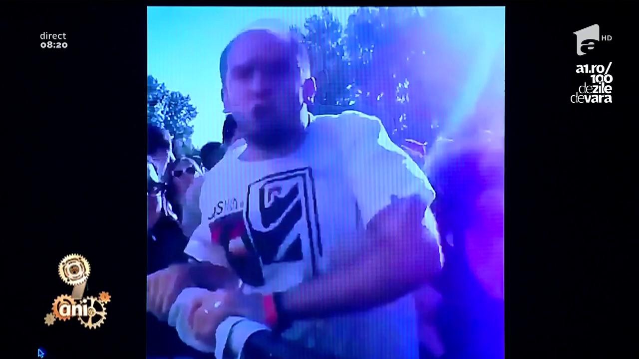 Smiley news. Cel mai tanar rocker. UIte cu ce viteză dă din cap!