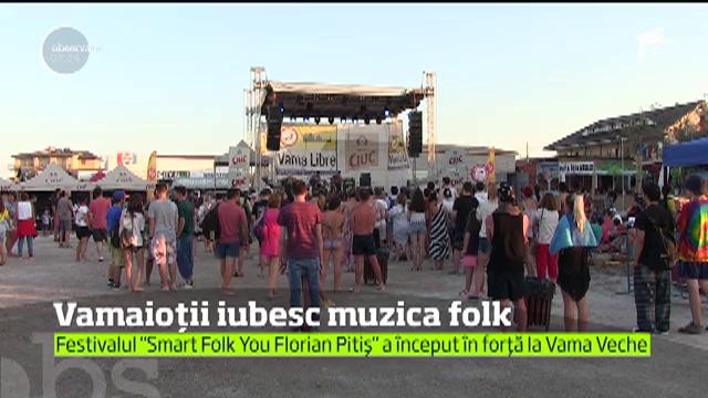 Mii de oameni participă la festivalul "Smart Folk You Florian Pitiş"