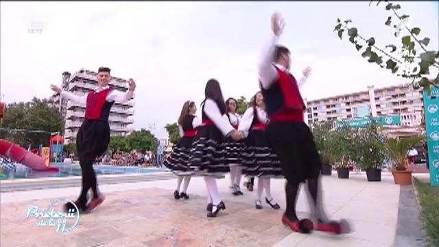 Spiritul grecesc, adus la malul Mării Negre, prin muzică și dans. Mai că am da o fugă pe meleagurile elene, cu "Prietenii de la 11"