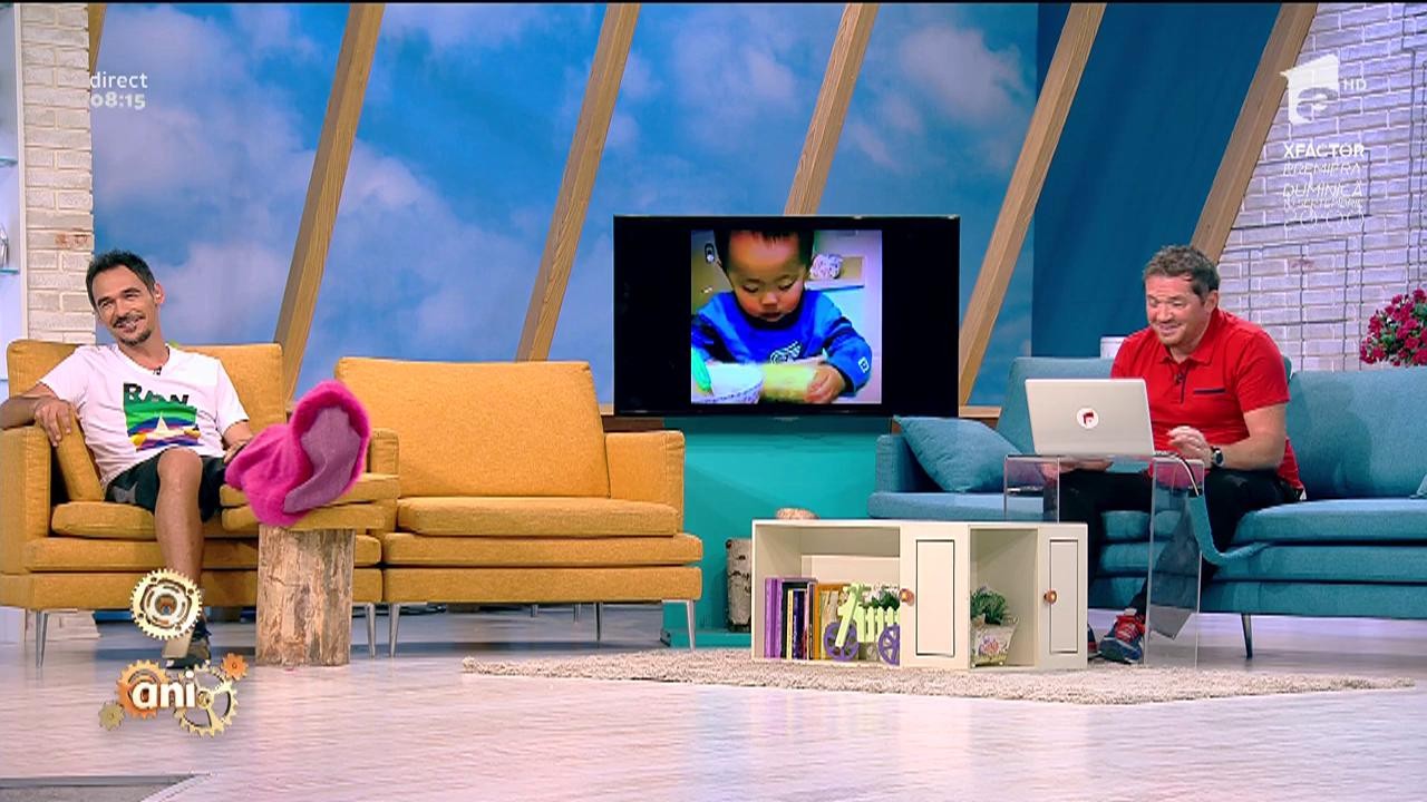 Smiley News. Copil la masă. Adoarme c&acirc;nd nu te aștepți