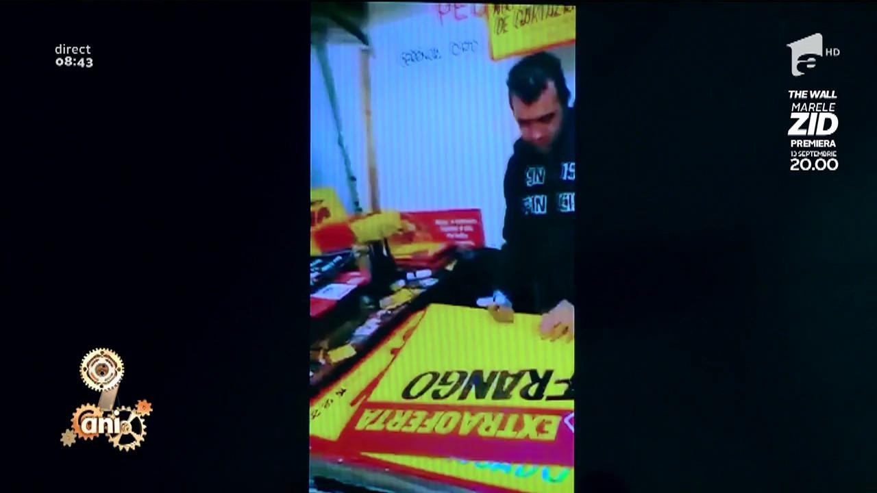 Smiley News. Scriitorul din supermarket