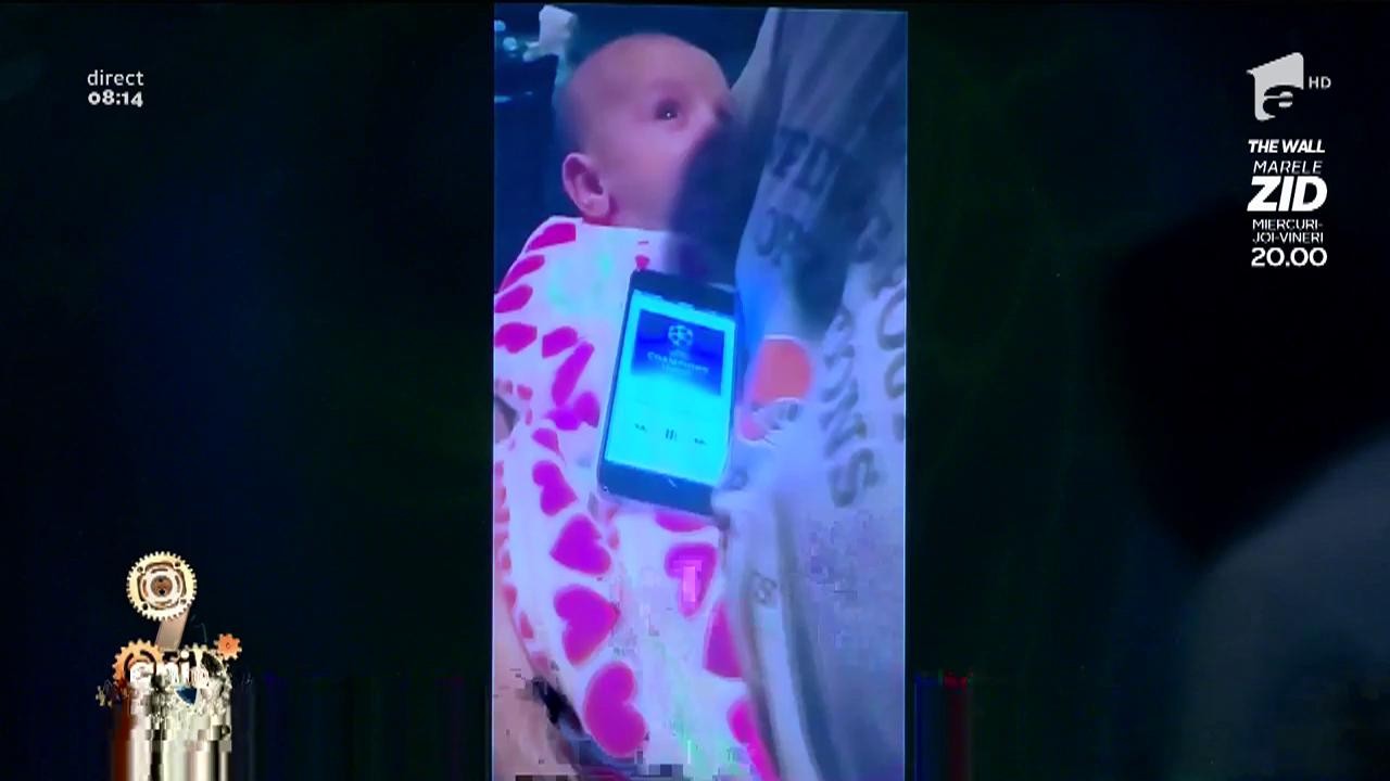 Smiley News: Cel mai mic fan dinamovist! Se opreşte din pl&acirc;ns pe imnul Ligii Campionilor!