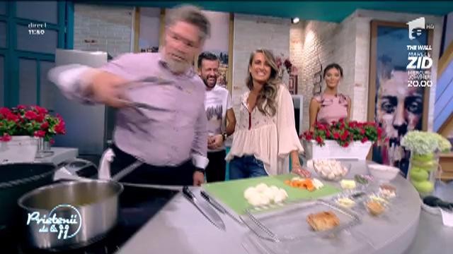 Rețetă culinară din bucătaria franțuzească: Cocoș &icirc;n vin roșu cu garnitură de ciuperci