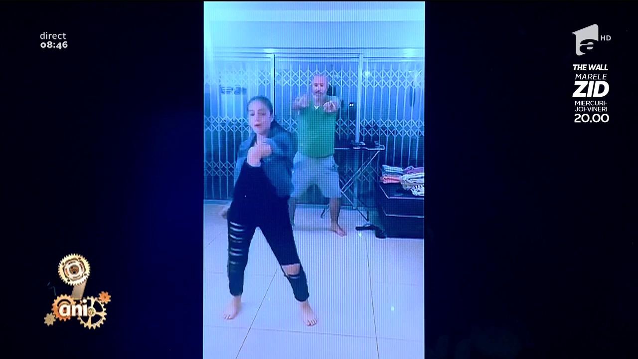 Smley News. Tatăl, mai bun ca fiica! Concurs de dans &icirc;n fața camerei de filmat