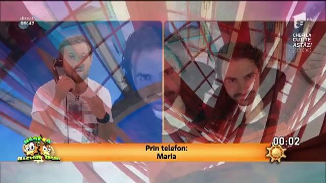 Concurs! Pepe, &icirc;nghesuit &icirc;ntr-o cabină telefonică. Maria a c&acirc;știgat un ghiozdan