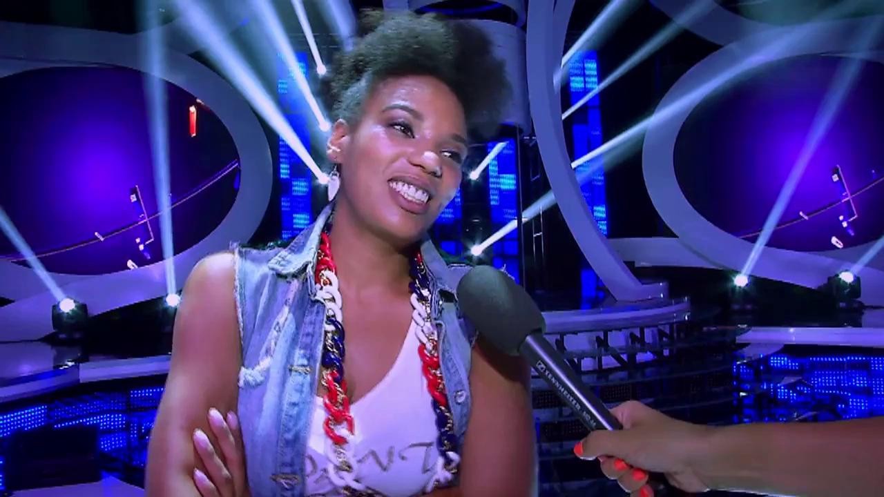 Culise: Julie Mayaya se pregăteşte să devină Whitney Houston