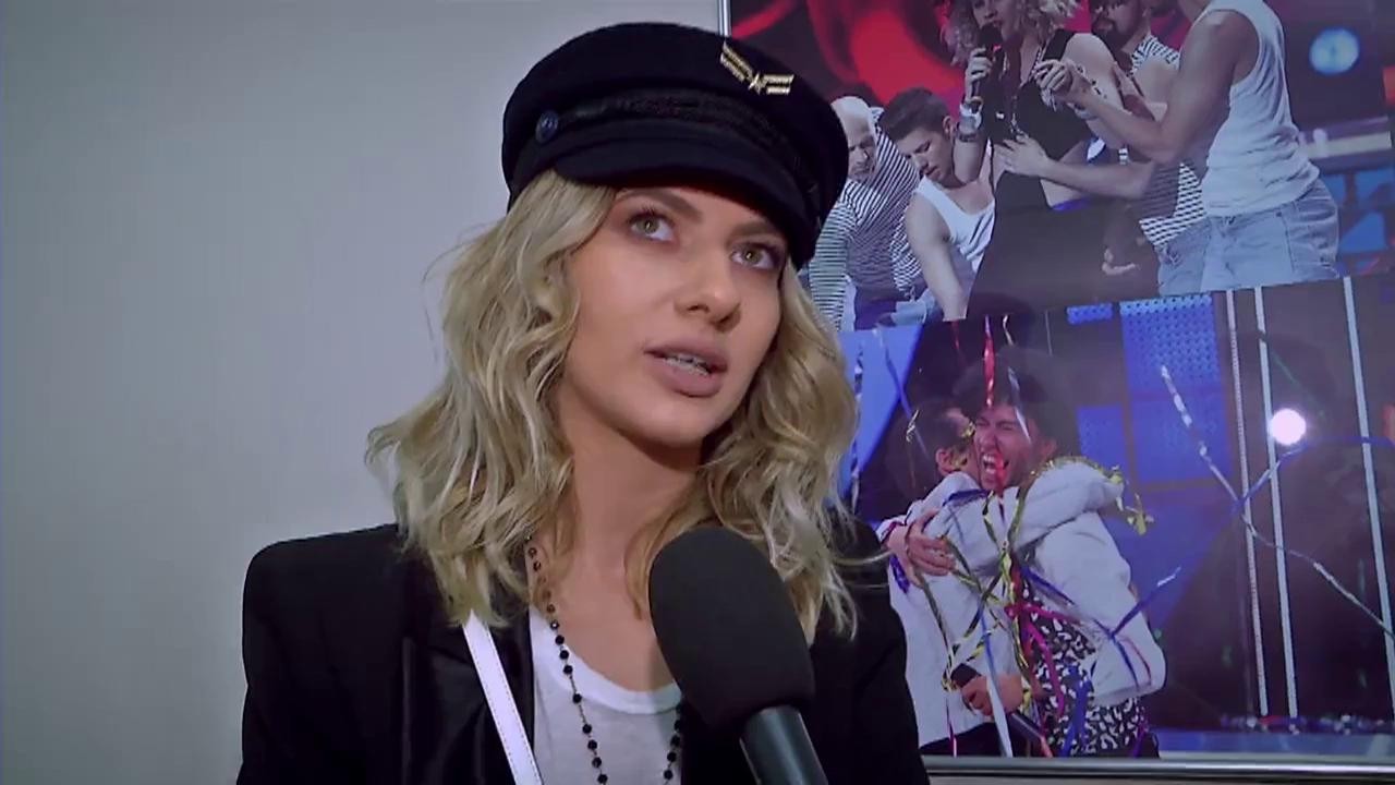 Culise: Lidia Buble se pregăteşte să devină Sia