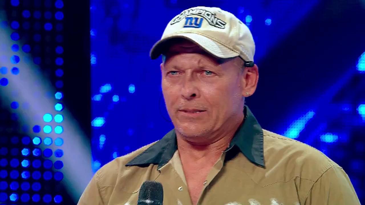 Mark McKee, americanul care s-a îndrăgostit şi s-a mutat în România să spele geamuri, a venit la X Factor!