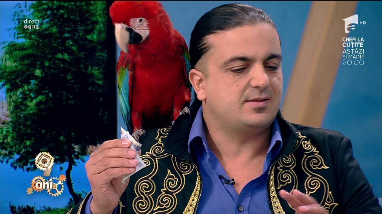 De necrezut! Paco Magicianul - trucuri cu bancnote de 100 de lei