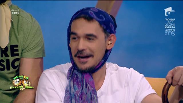 Povestea &bdquo;Lacul lebedelor&rdquo; by  Flavia Mihăşan. Răzvan Simion şi Dani Oţil, două băbuţe ascultatoare