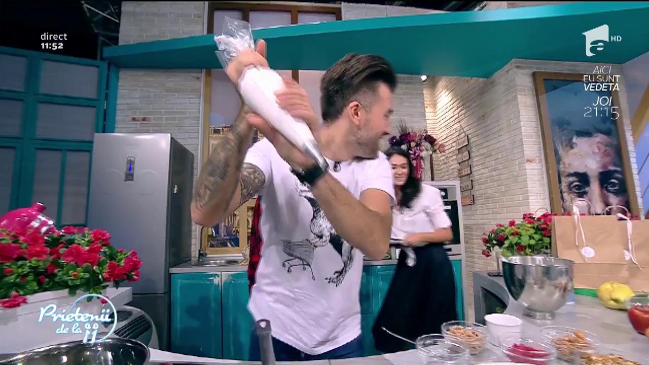 Ristei, fascinat de utilitatea unei ustensile din bucătărie: &rdquo;Cu asta am pus mortar &icirc;ntre rosturile dintre cărămizi&rdquo;