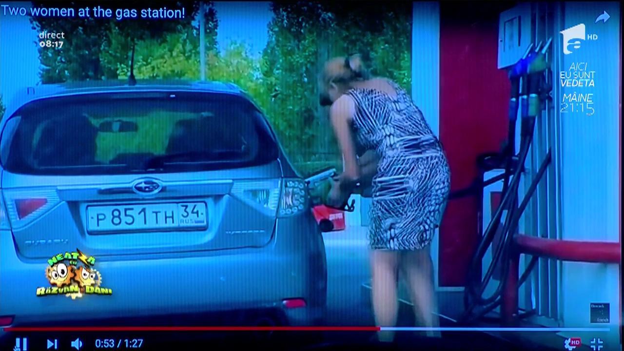 Smiley News. Cum alimentează rusoaicele la benzinărie